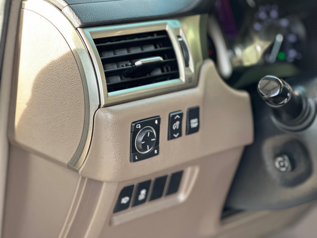 2015 Lexus GX Image 16