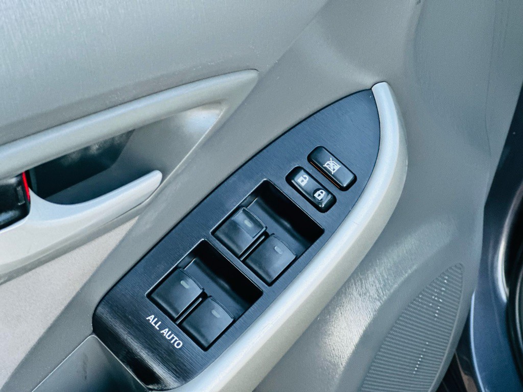 2010 Toyota Prius Image 11