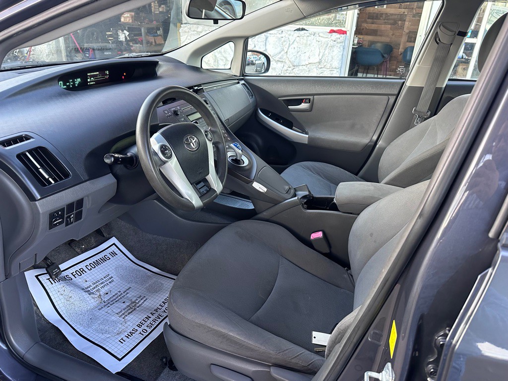 2010 Toyota Prius Image 12