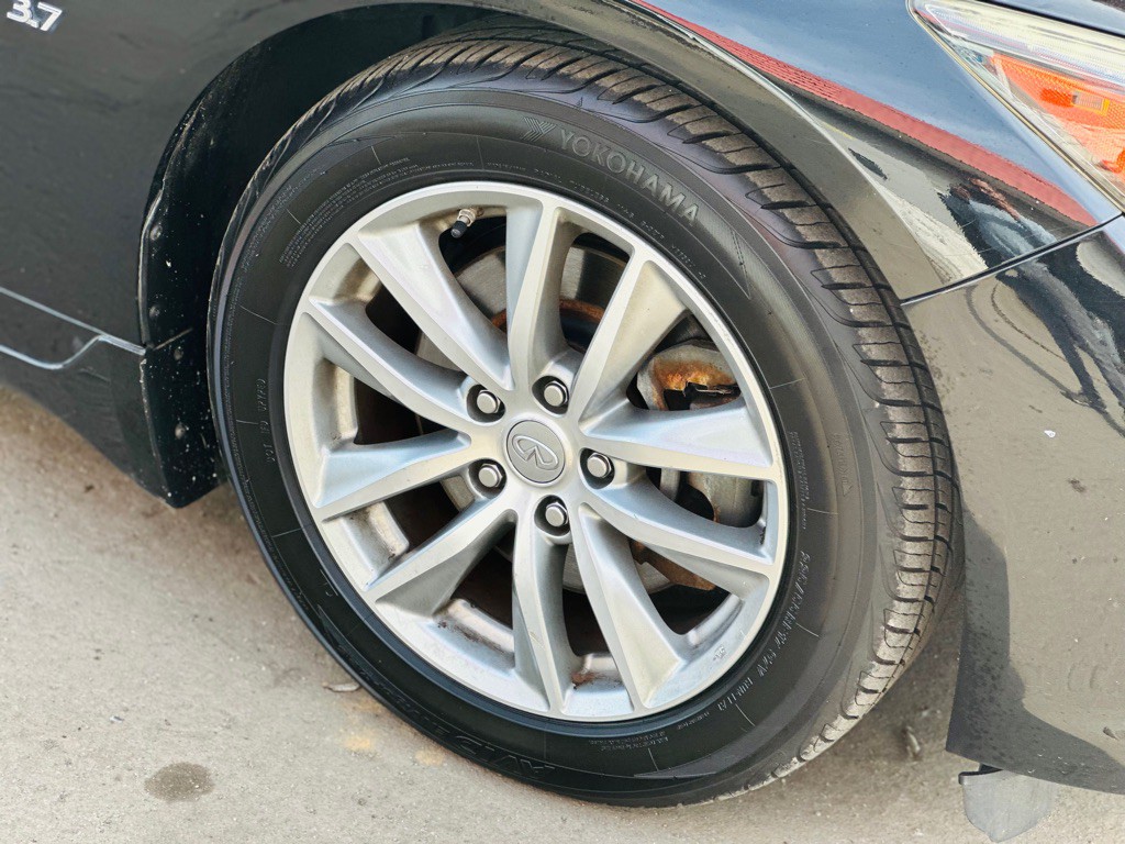 2015 INFINITI Q50 Image 10