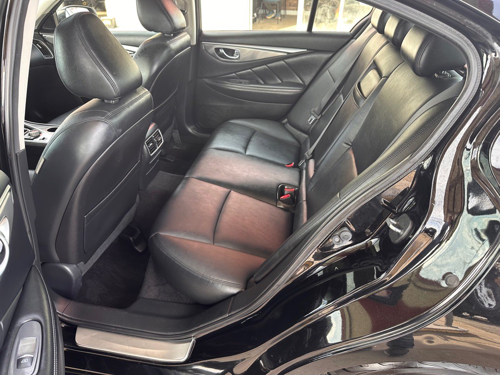 2015 INFINITI Q50 Image 17