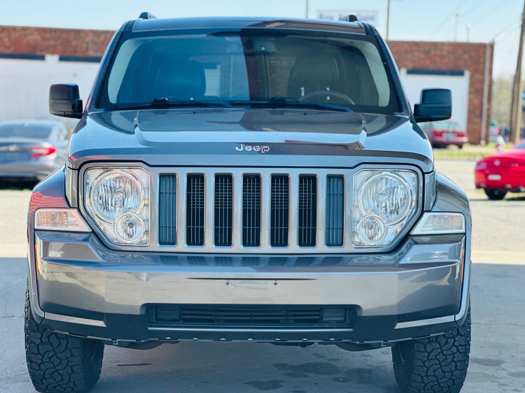 2012 Jeep Liberty Image 2