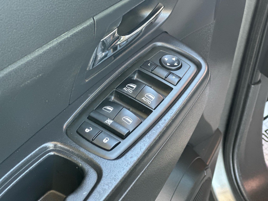 2012 Jeep Liberty Image 11