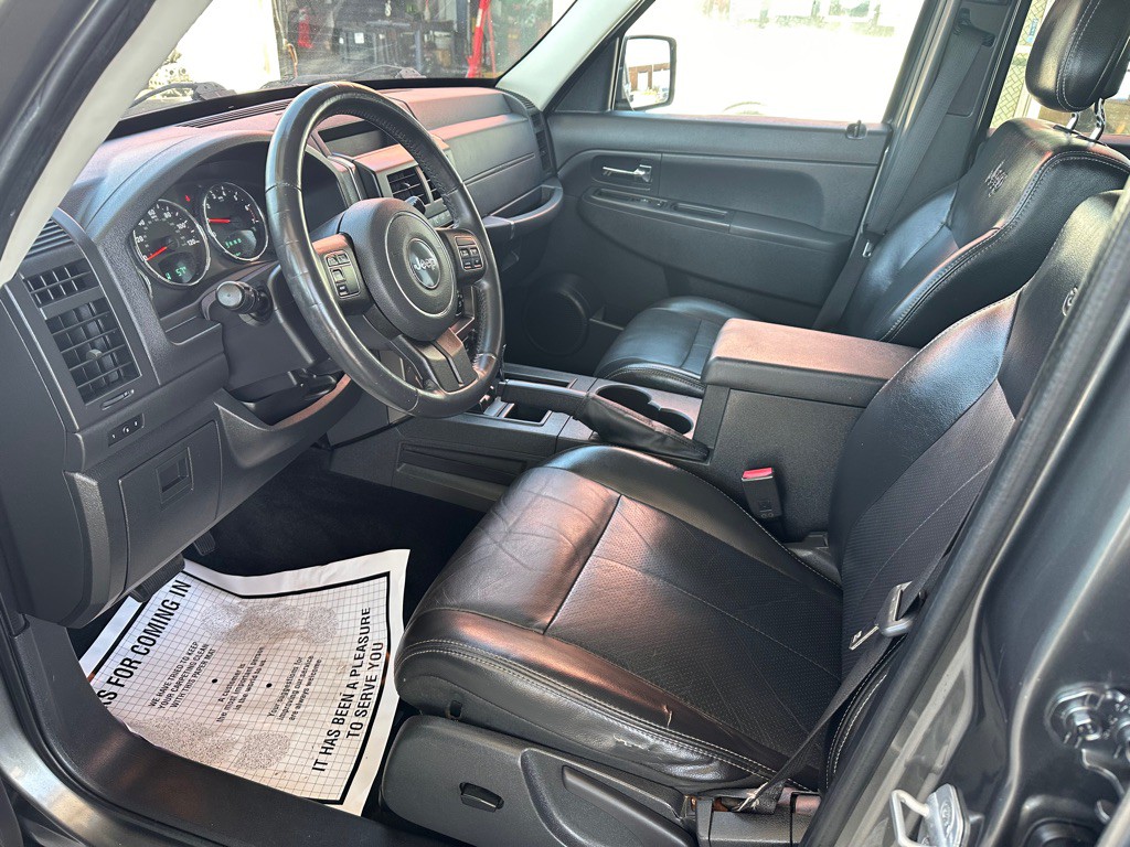 2012 Jeep Liberty Image 12
