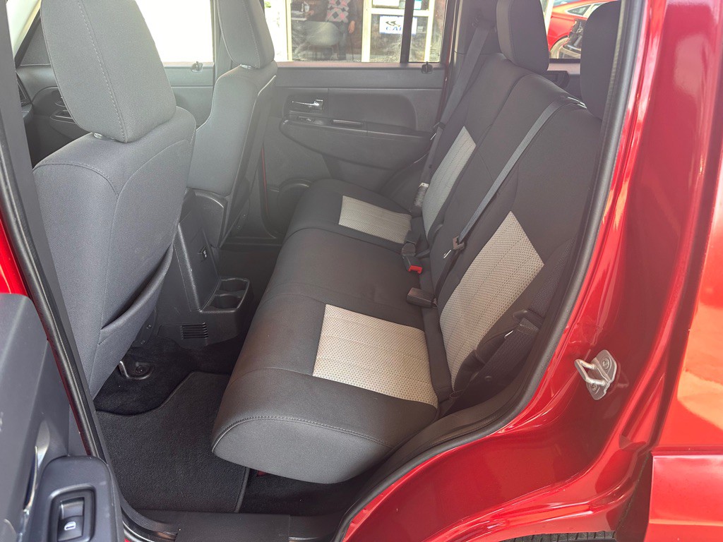2009 Jeep Liberty Image 15