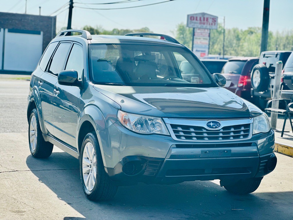 2013 Subaru Forester Image 1