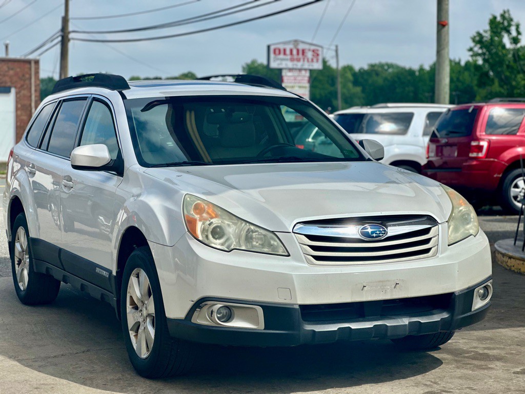 2011 Subaru Outback Image 1