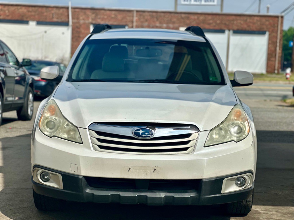 2011 Subaru Outback Image 2