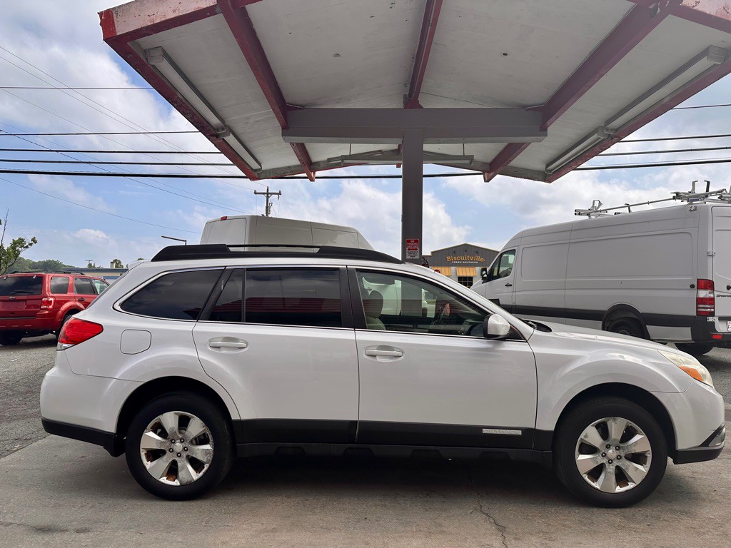 2011 Subaru Outback Image 5