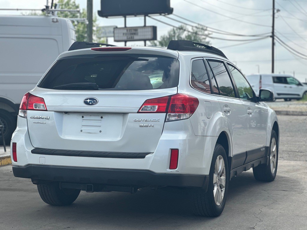 2011 Subaru Outback Image 7