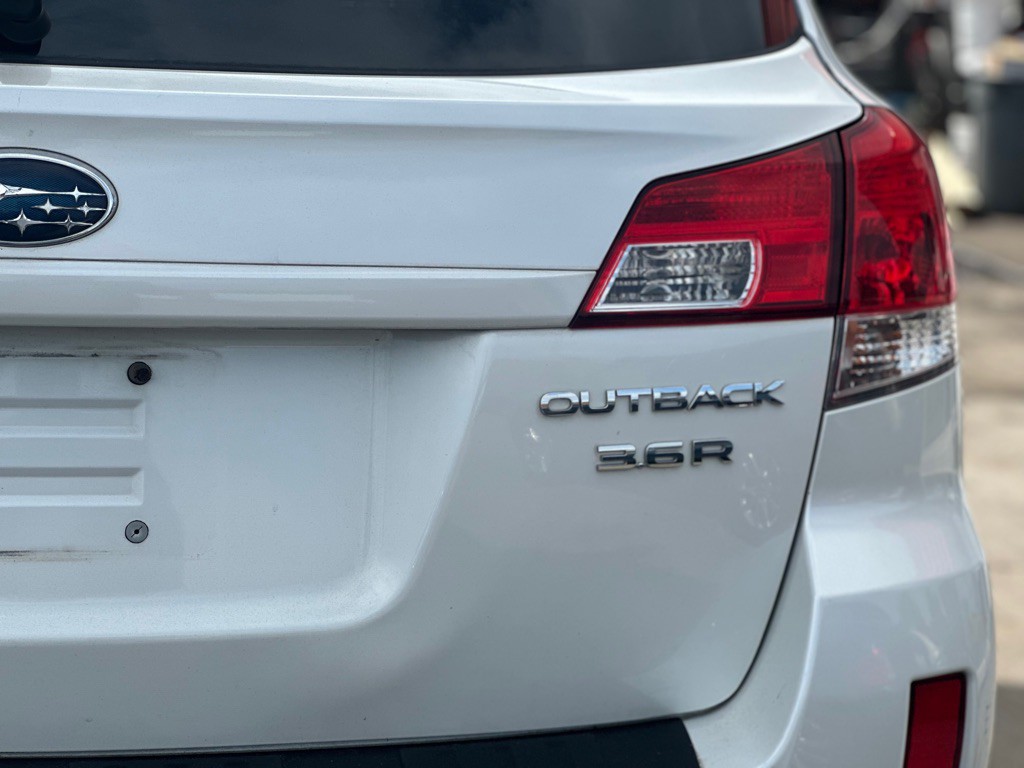 2011 Subaru Outback Image 9