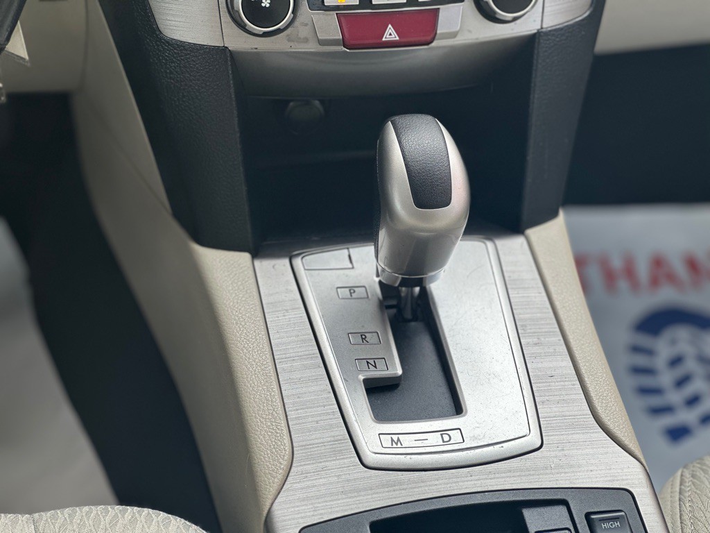 2011 Subaru Outback Image 10