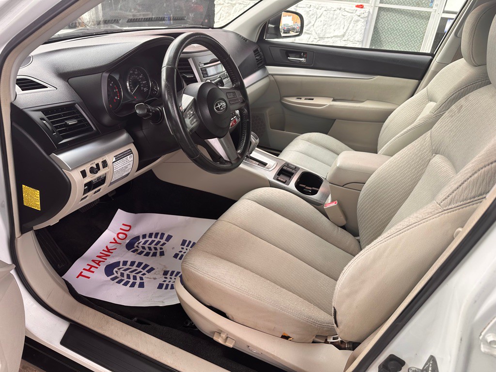 2011 Subaru Outback Image 11