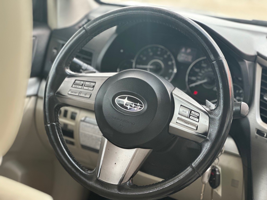 2011 Subaru Outback Image 12