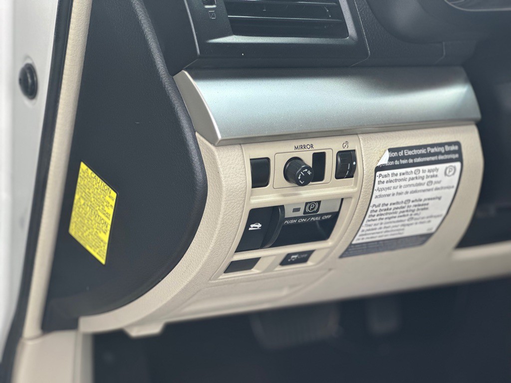 2011 Subaru Outback Image 14