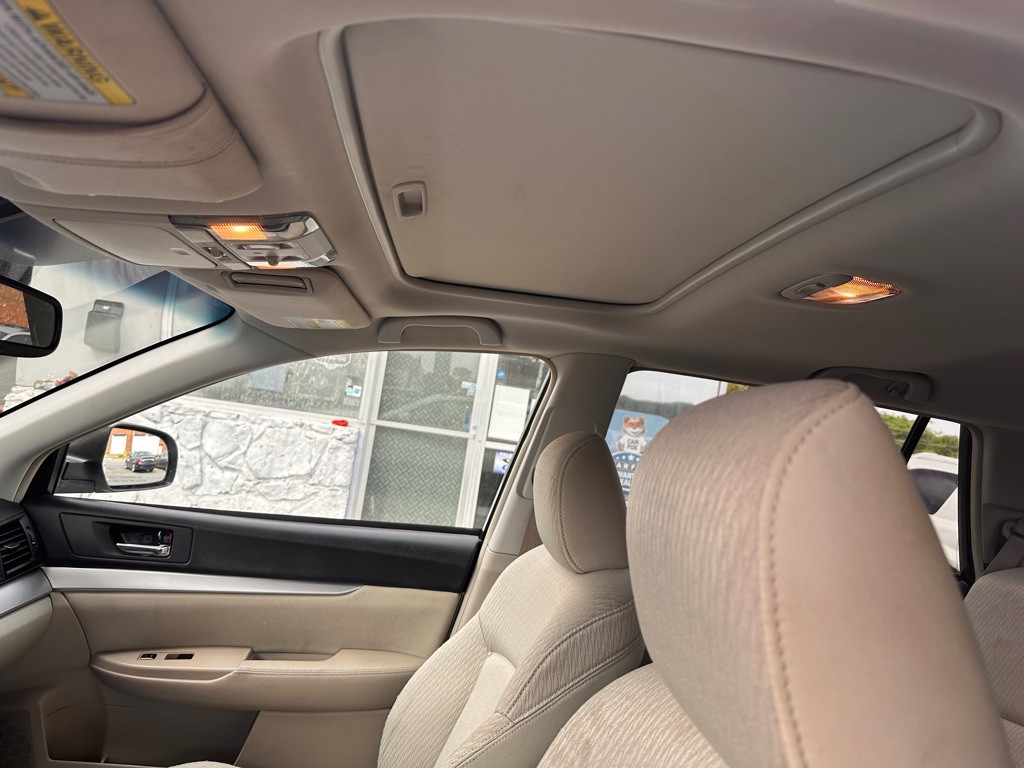 2011 Subaru Outback Image 15