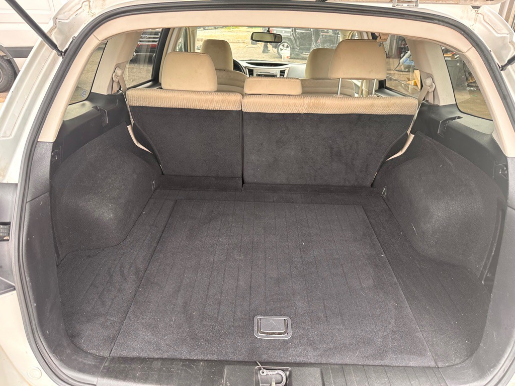 2011 Subaru Outback Image 18
