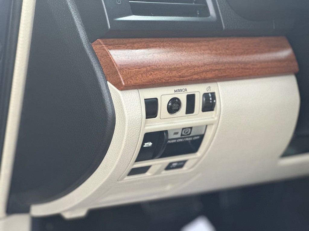 2013 Subaru Outback Image 16