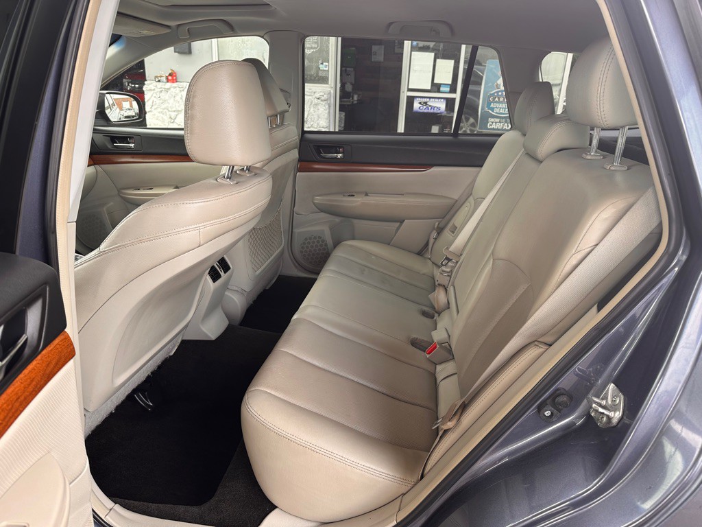 2013 Subaru Outback Image 17