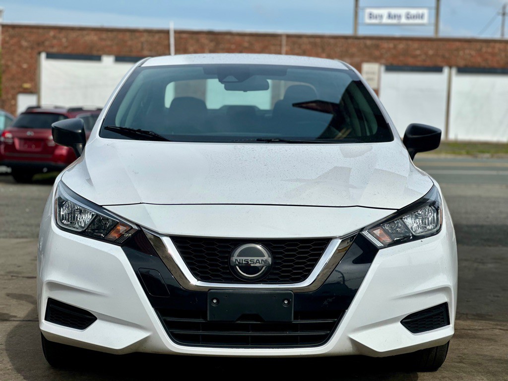 2021 Nissan Versa Image 2