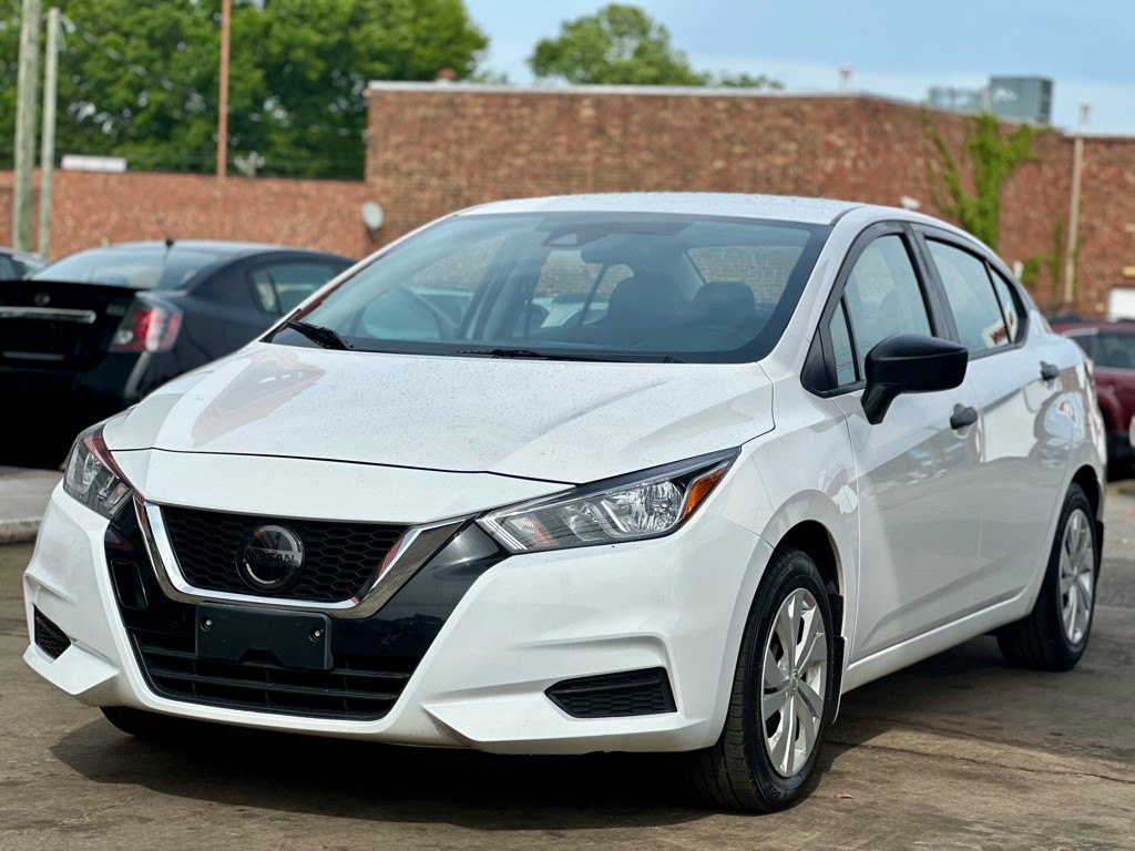 2021 Nissan Versa Image 3