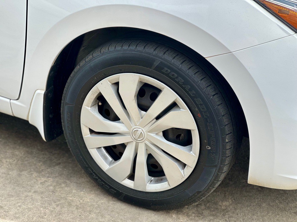 2021 Nissan Versa Image 4