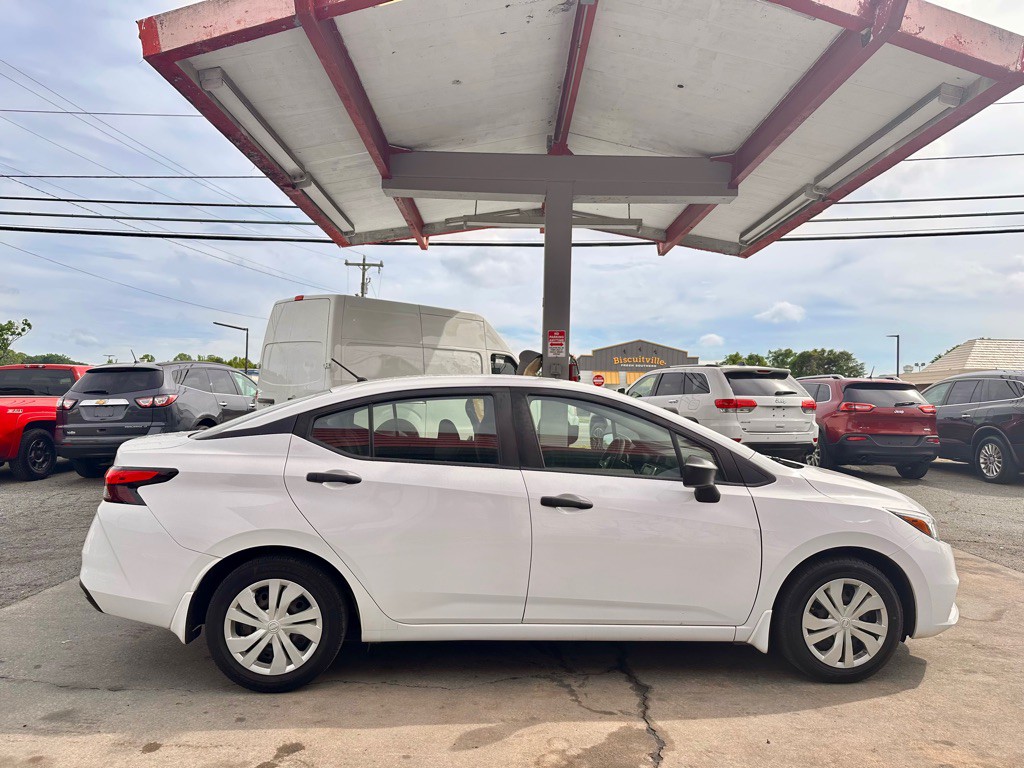 2021 Nissan Versa Image 5