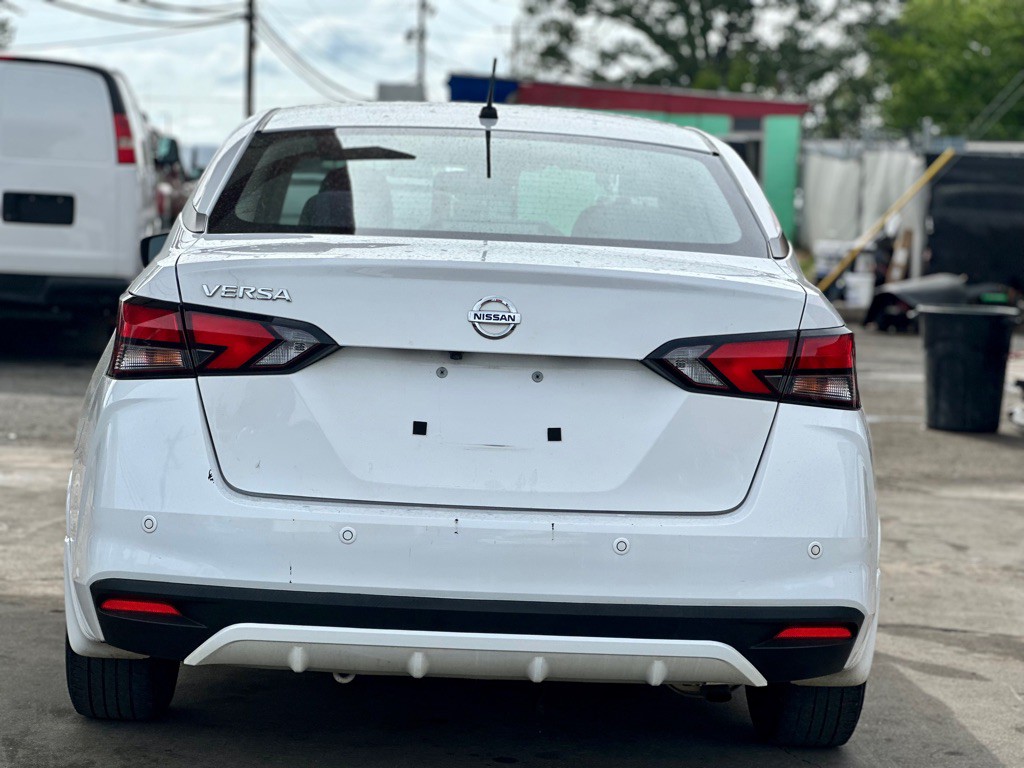 2021 Nissan Versa Image 7