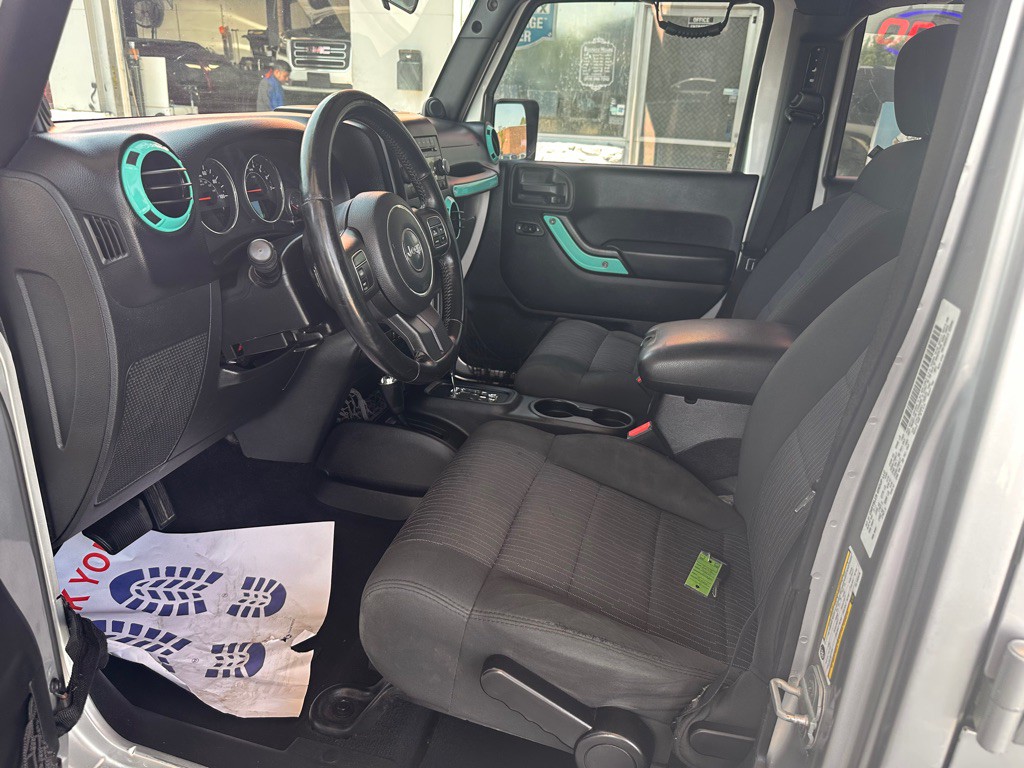 2012 Jeep Wrangler Unlimited Image 13