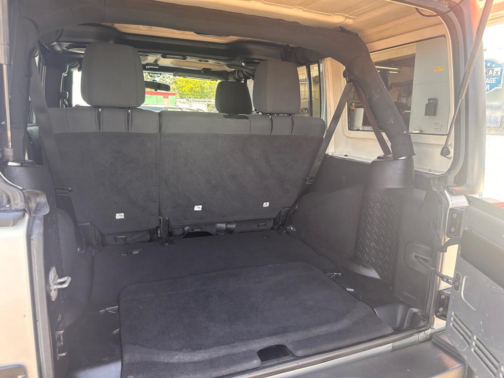 2012 Jeep Wrangler Unlimited Image 20
