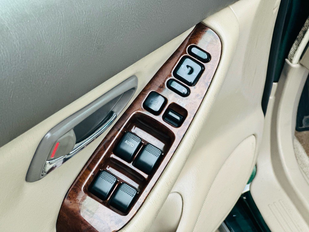 2000 Subaru Legacy Image 11