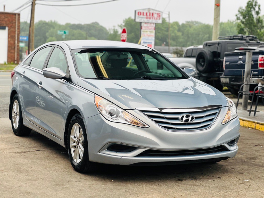 2012 Hyundai Sonata Image 1