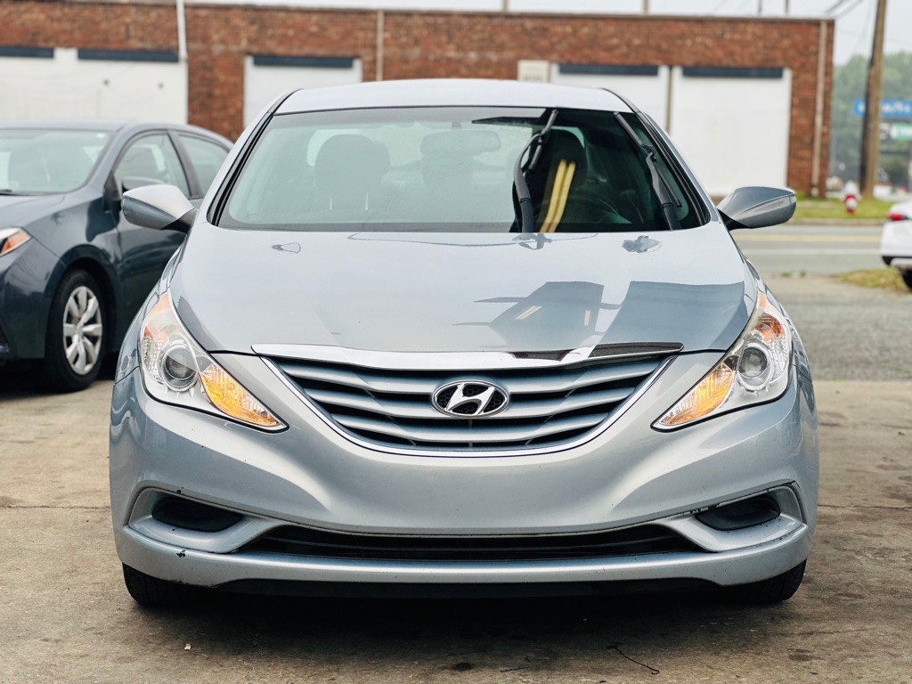 2012 Hyundai Sonata Image 2