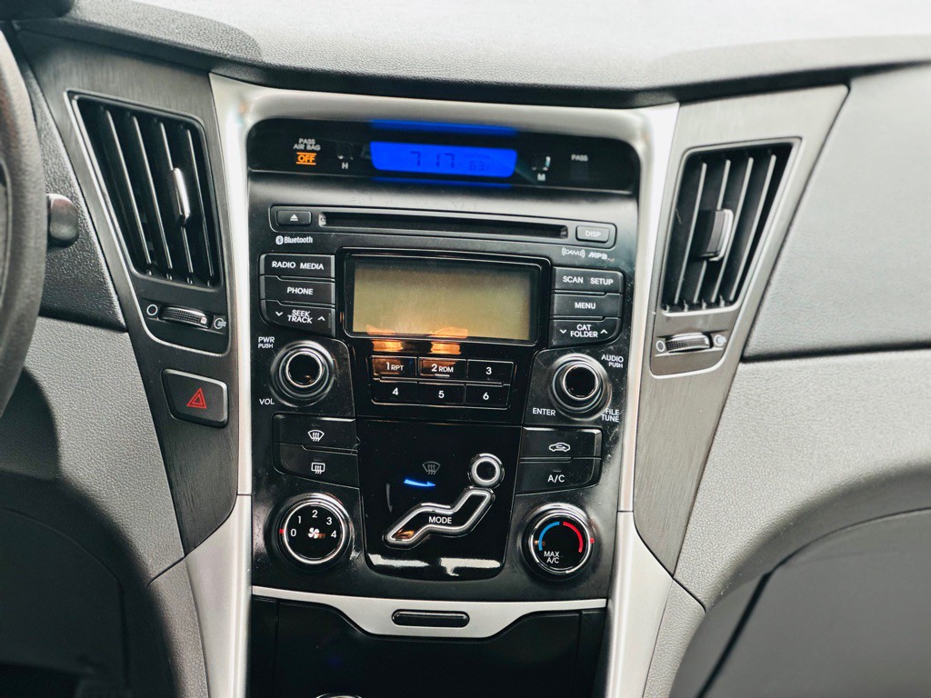 2012 Hyundai Sonata Image 11