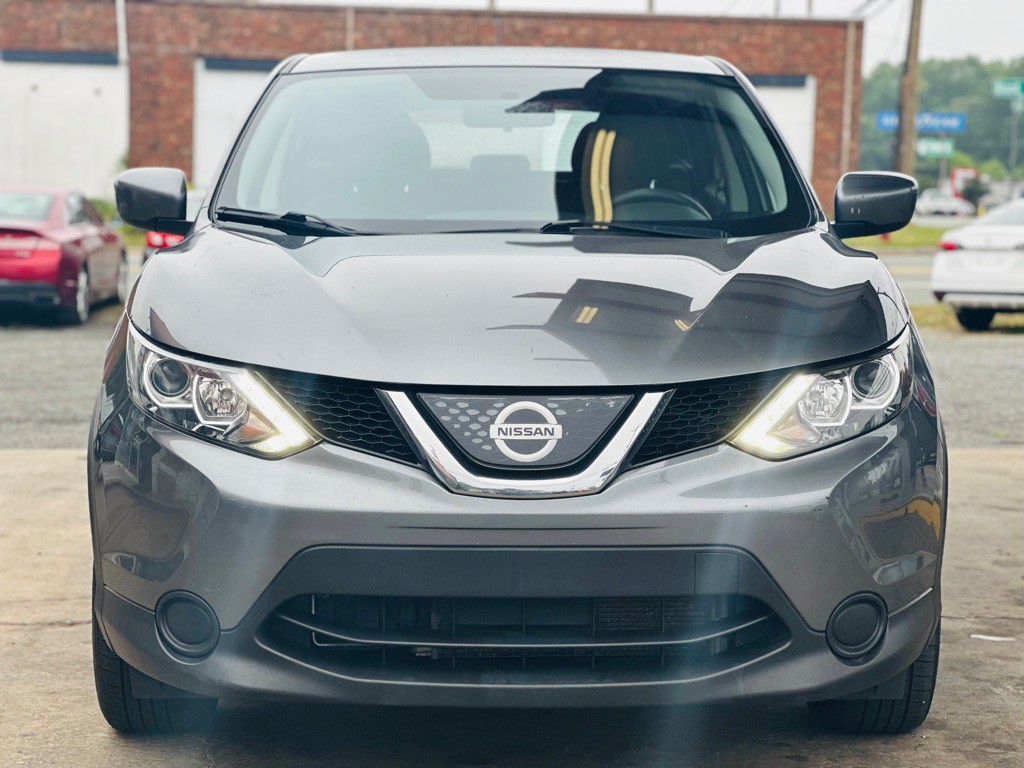 2018 Nissan Rogue Image 2