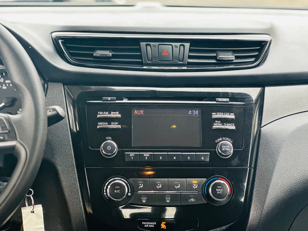 2018 Nissan Rogue Image 12