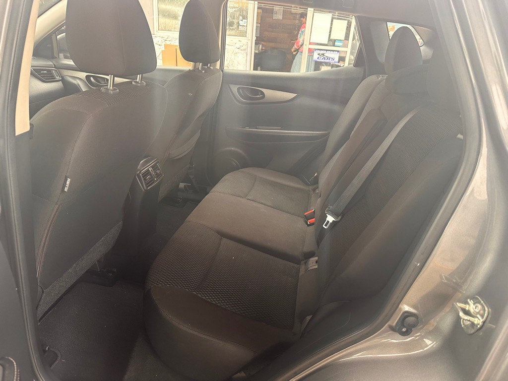 2018 Nissan Rogue Image 14