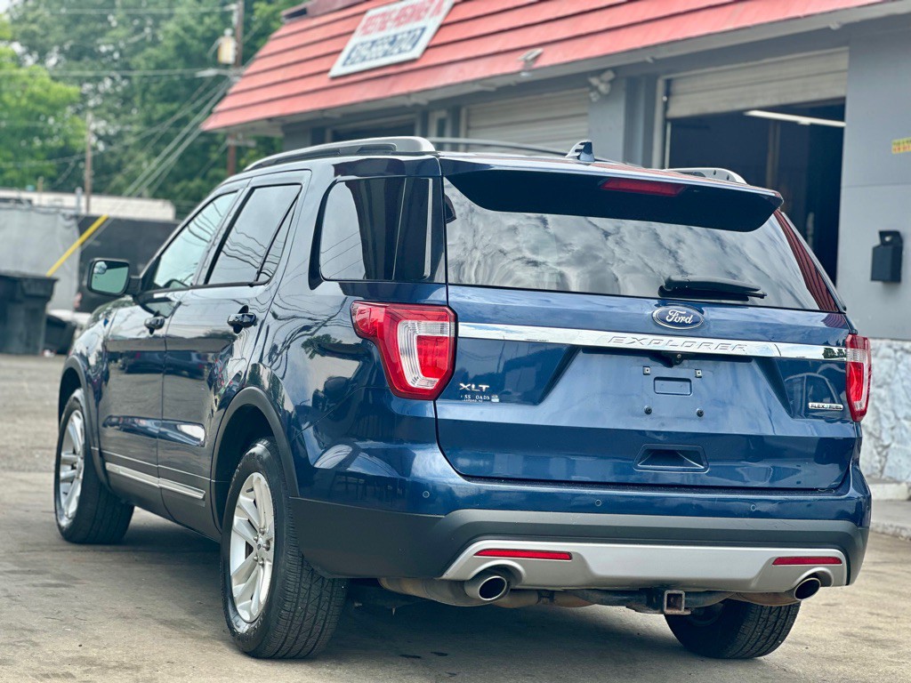 2016 Ford Explorer Image 8
