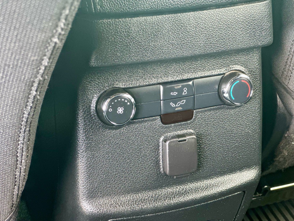 2016 Ford Explorer Image 17