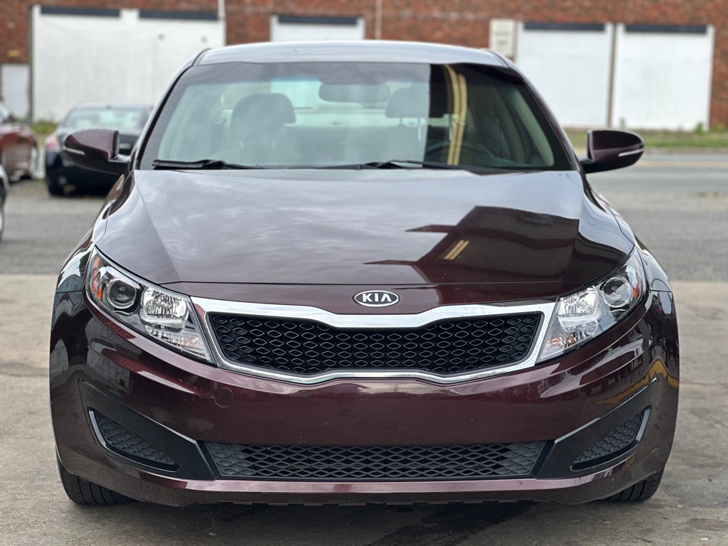 2011 Kia Optima Image 2