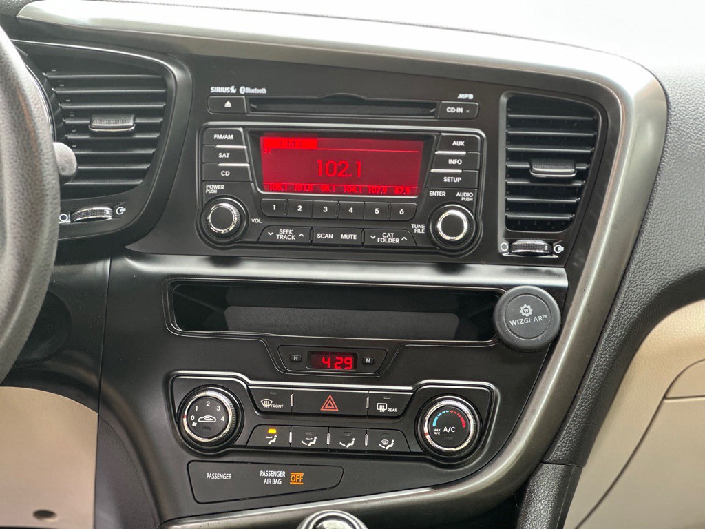 2011 Kia Optima Image 12