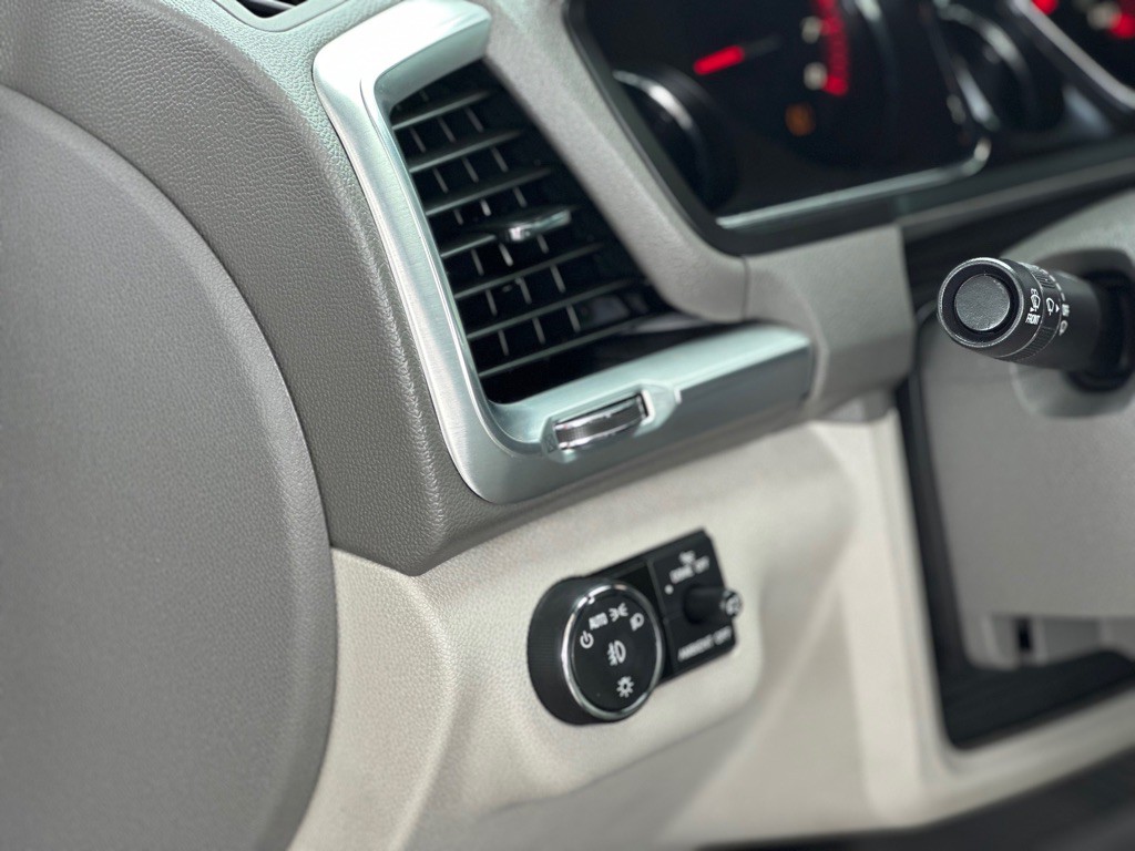 2017 GMC Acadia Image 13