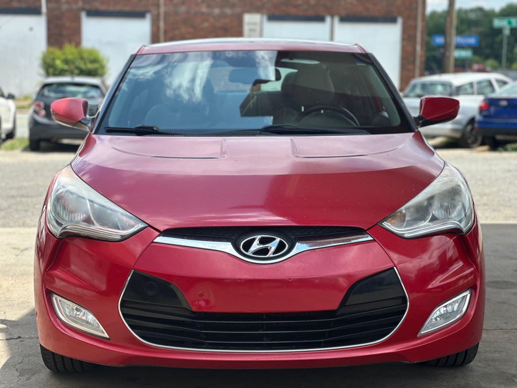 2013 Hyundai Veloster Image 2