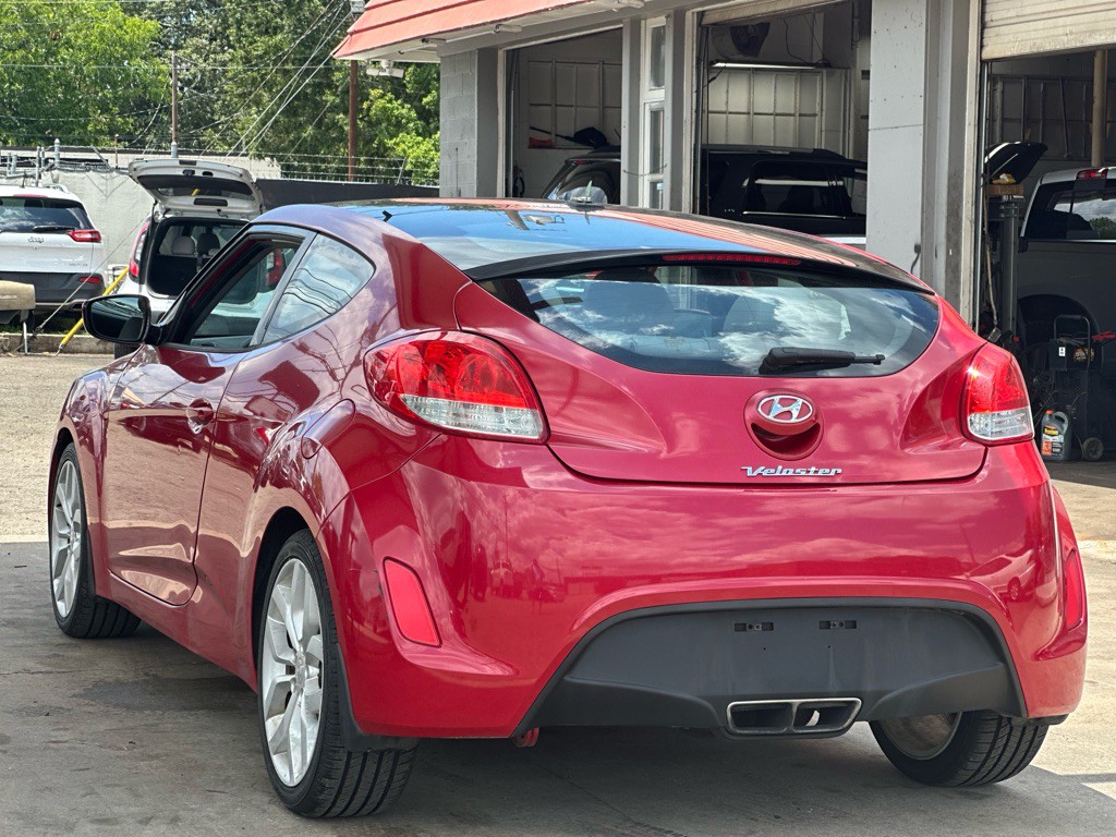 2013 Hyundai Veloster Image 7