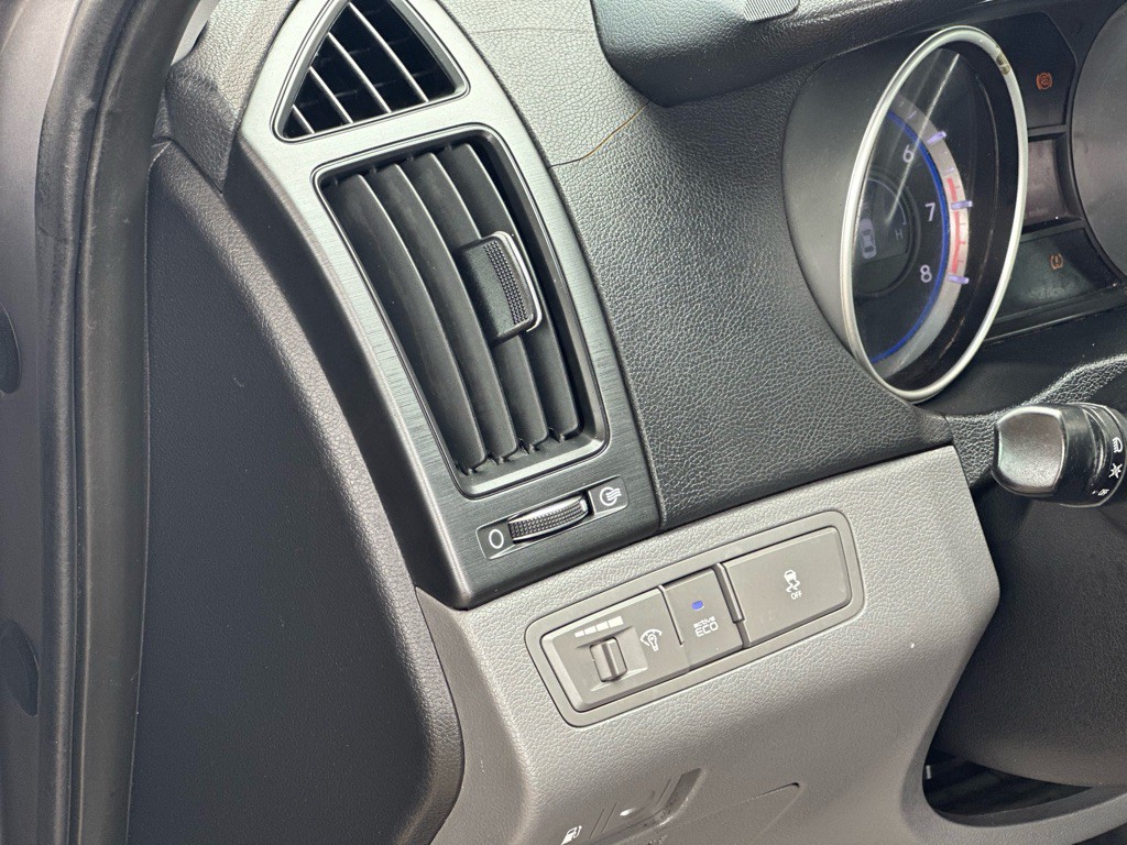 2011 Hyundai Sonata Image 11