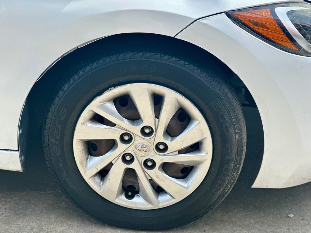 2018 Hyundai Elantra Image 4