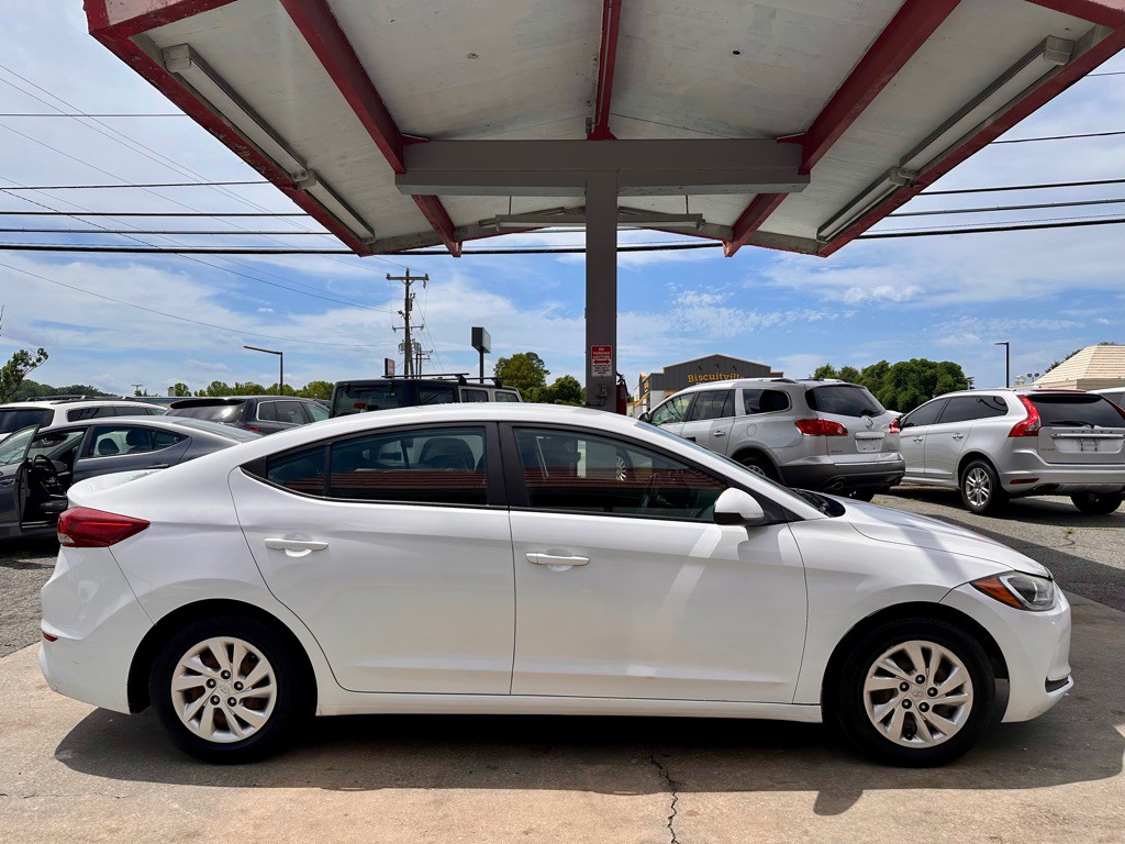 2018 Hyundai Elantra Image 5