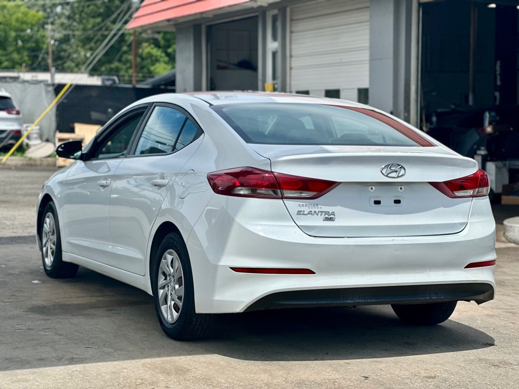 2018 Hyundai Elantra Image 8
