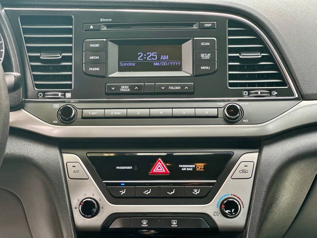 2018 Hyundai Elantra Image 12