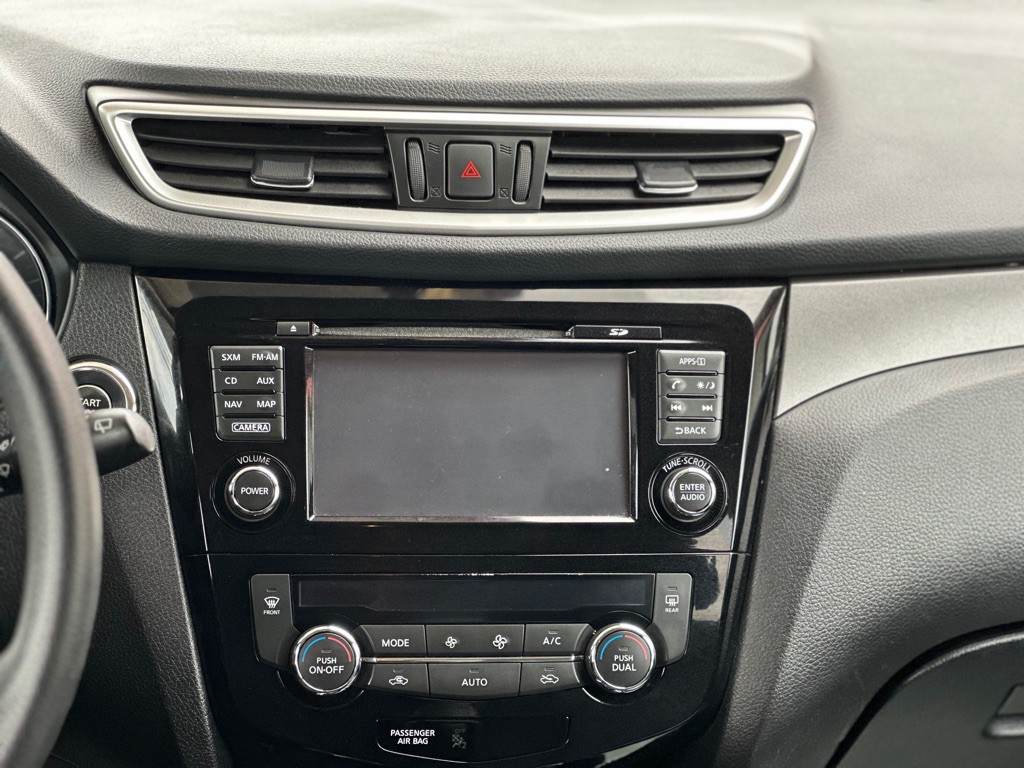2016 Nissan Rogue Image 9